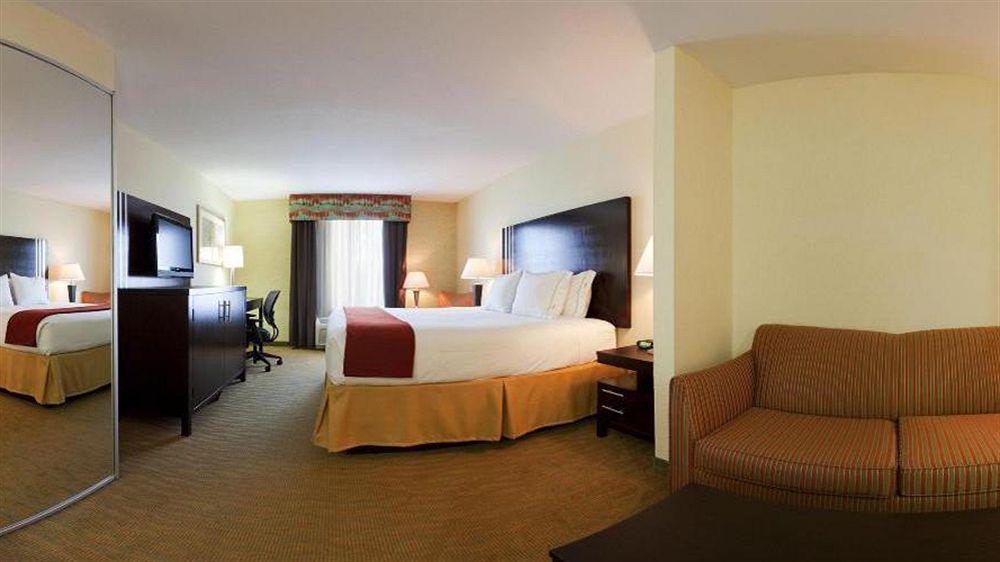 Holiday Inn Express Hotel & Suites Hamburg By Ihg Exterior photo