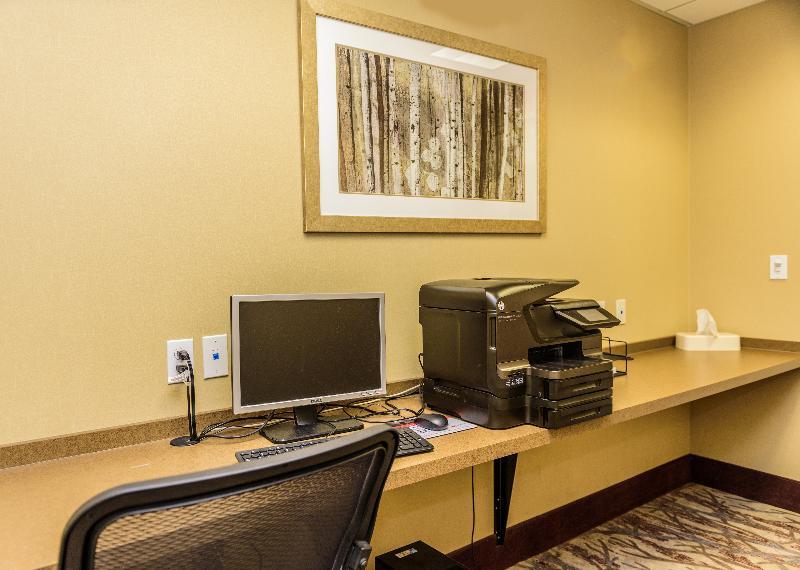 Holiday Inn Express Hotel & Suites Hamburg By Ihg Exterior photo