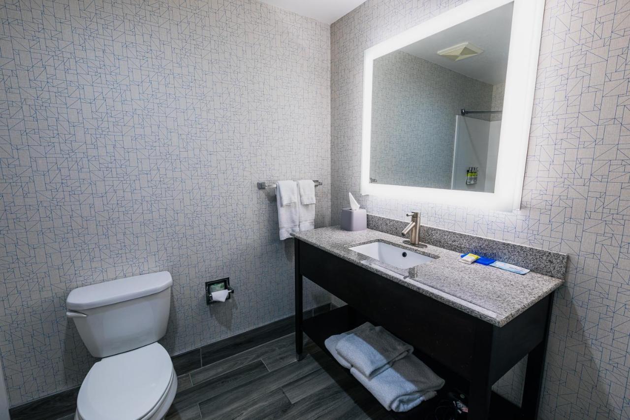Holiday Inn Express Hotel & Suites Hamburg By Ihg Exterior photo