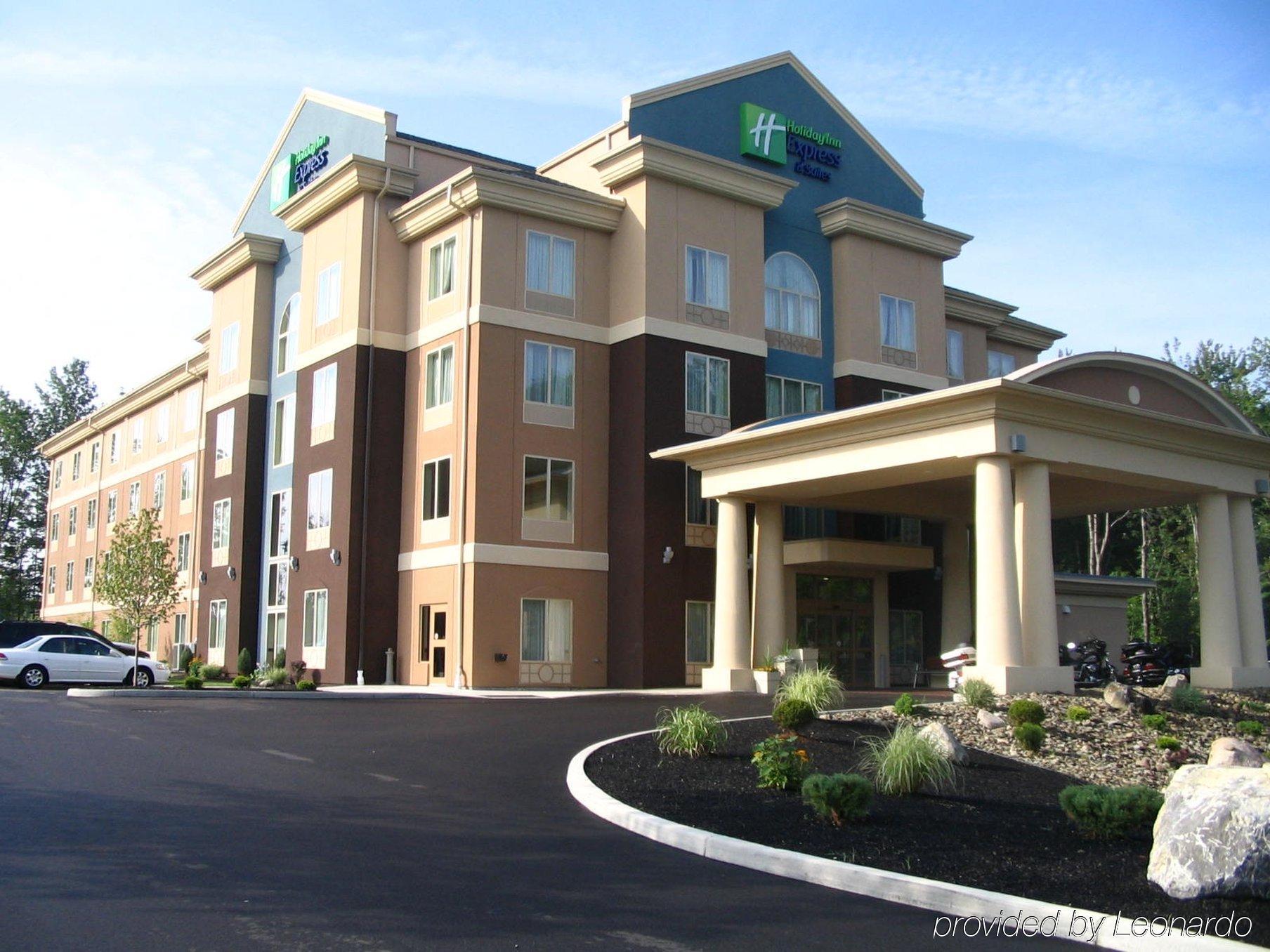 Holiday Inn Express Hotel & Suites Hamburg By Ihg Exterior photo