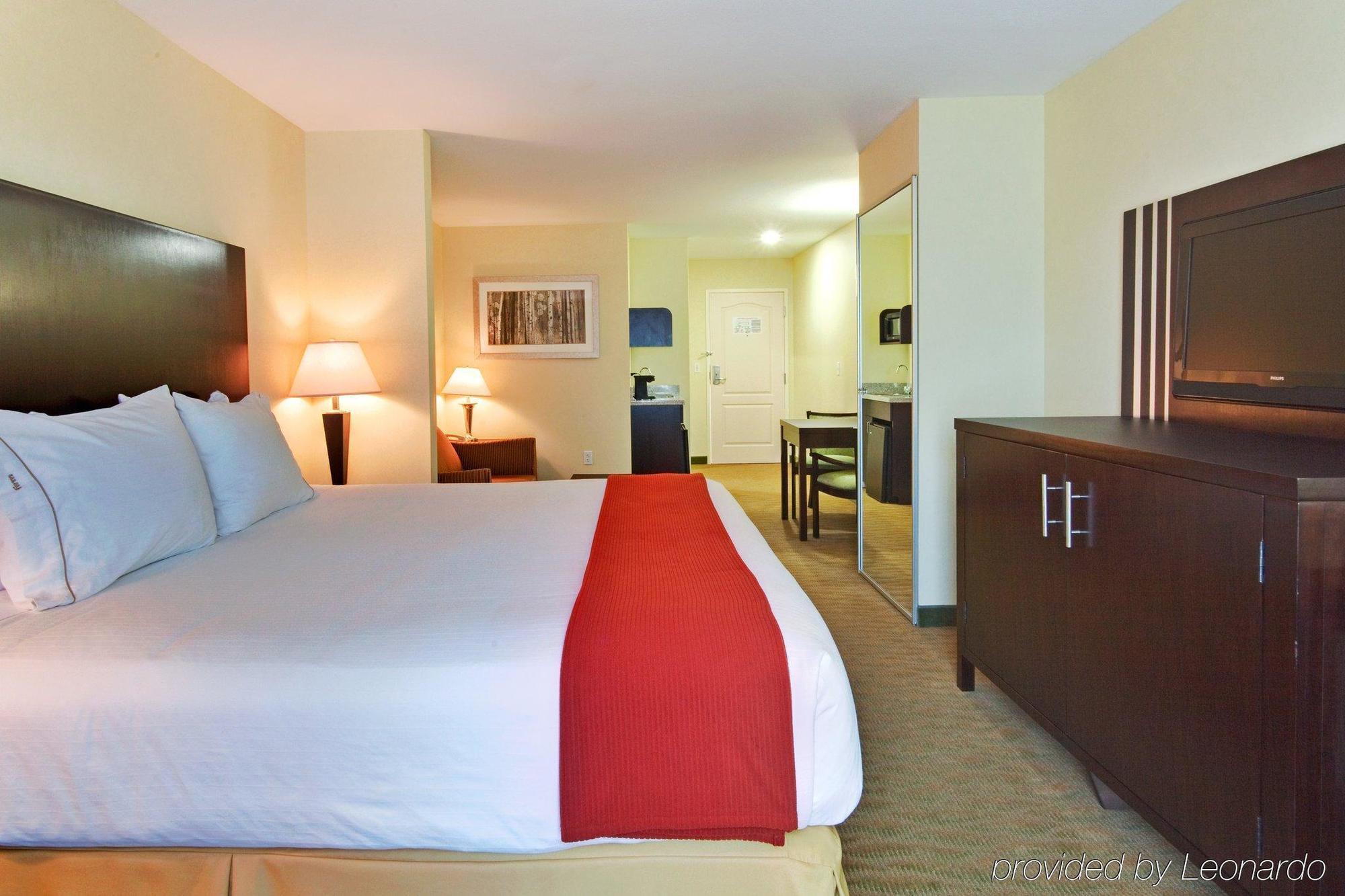 Holiday Inn Express Hotel & Suites Hamburg By Ihg Room photo