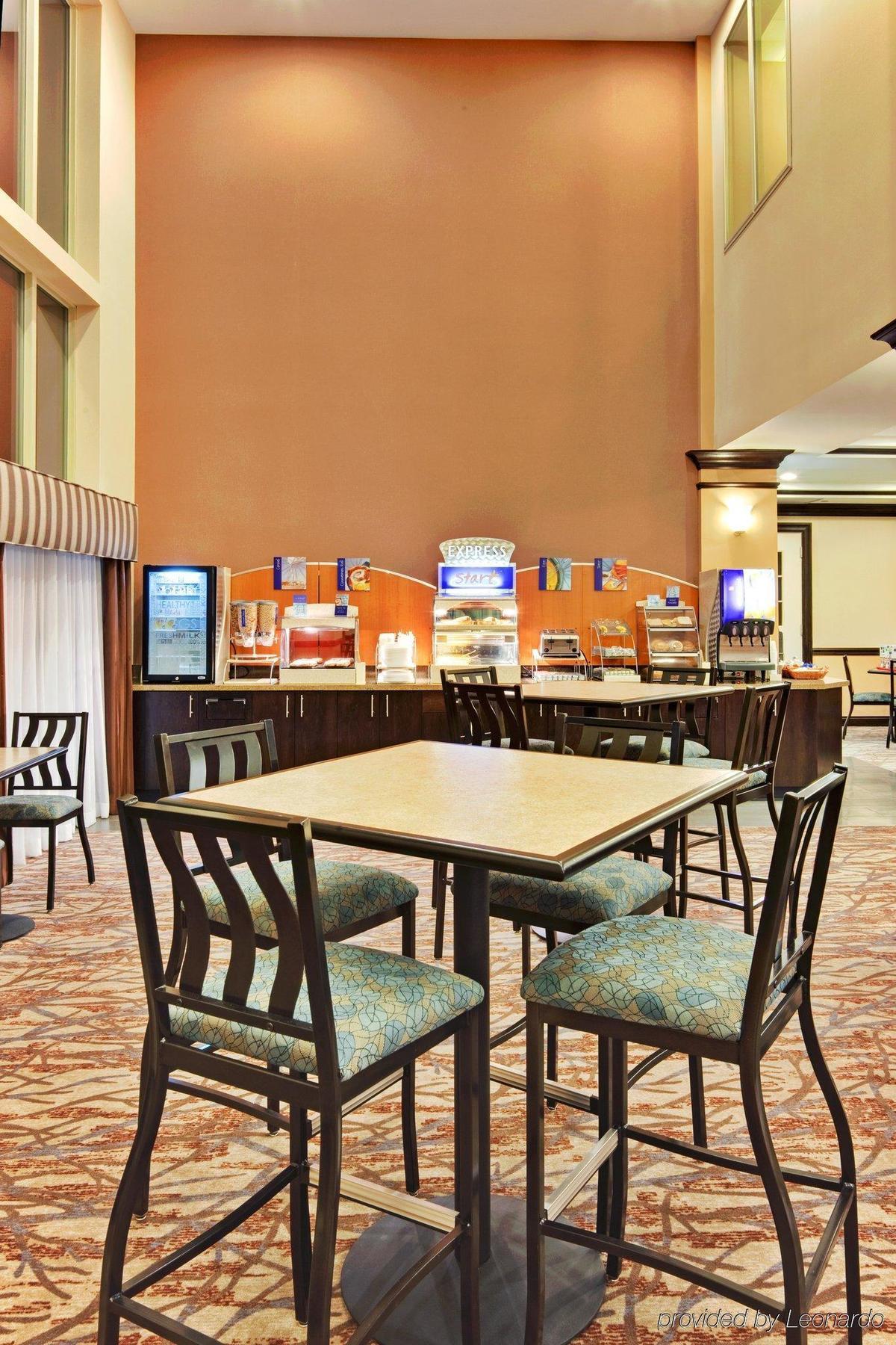 Holiday Inn Express Hotel & Suites Hamburg By Ihg Exterior photo