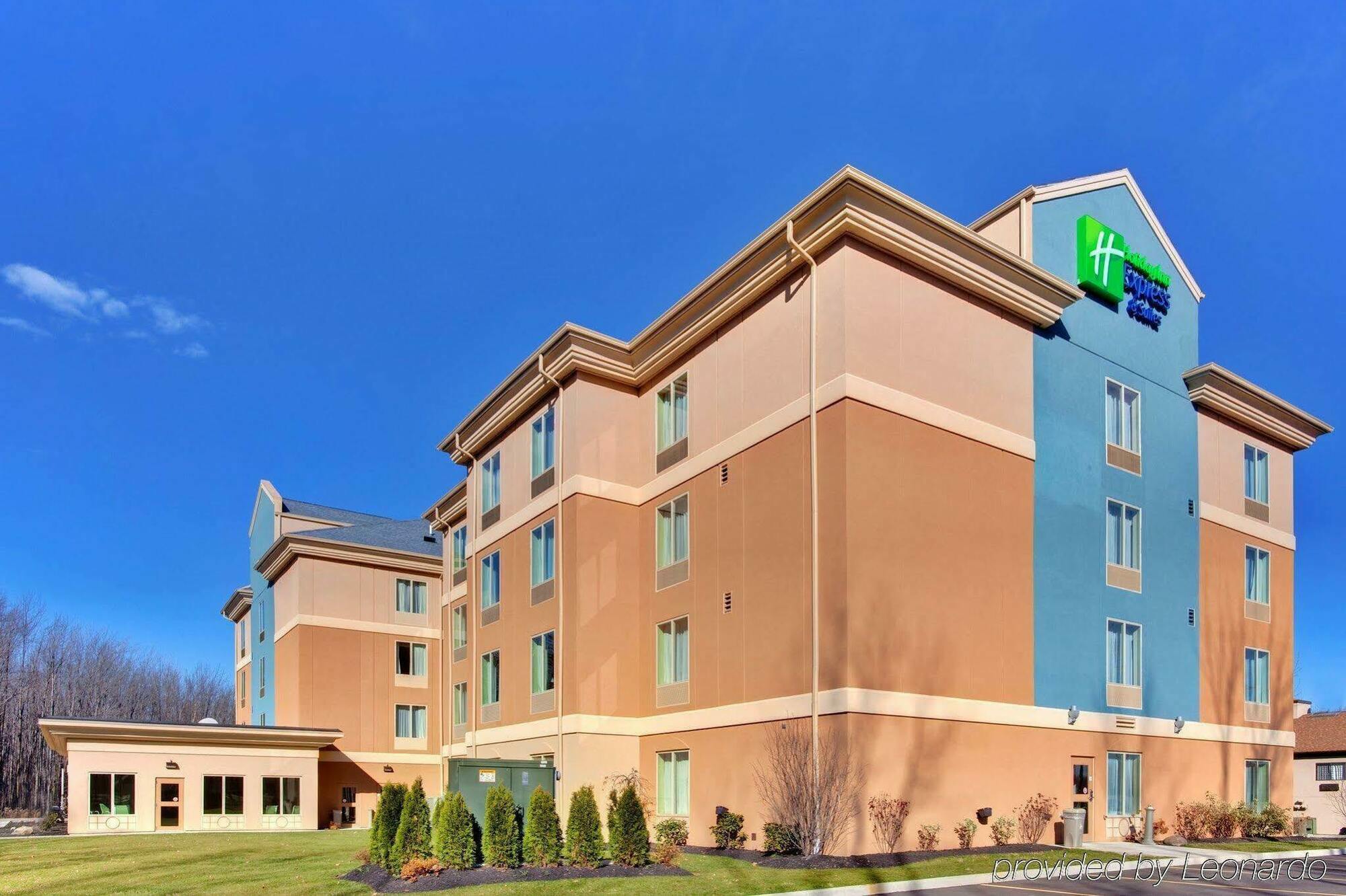 Holiday Inn Express Hotel & Suites Hamburg By Ihg Exterior photo