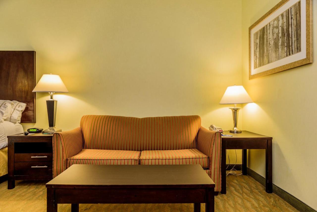 Holiday Inn Express Hotel & Suites Hamburg By Ihg Exterior photo