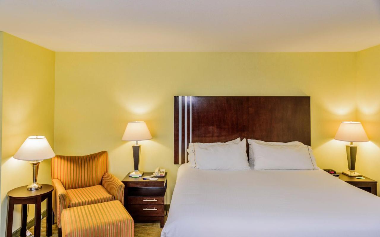 Holiday Inn Express Hotel & Suites Hamburg By Ihg Exterior photo